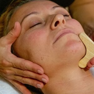 1 Soin Du Visage Anti-Âge De 60 Ou 90 Minutes Avec L L Beauty Val-d-Oise OohN.com Special Offers, Deals & Discounts in France