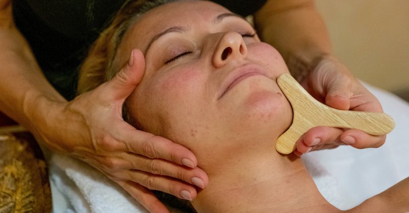 1 Soin Du Visage Anti-Âge De 60 Ou 90 Minutes Avec L L Beauty Val-d-Oise OohN.com Special Offers, Deals & Discounts in France