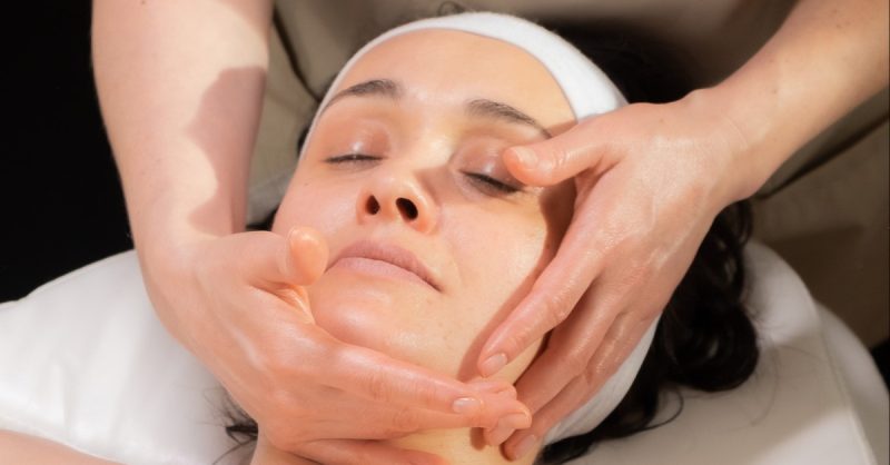 1 Soin Du Visage Au Choix De 60 Minutes Pour 1 Ou 2 Personnes Nantes OohN.com Special Offers, Deals & Discounts in France