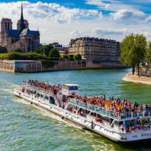 Balade en Bateaux Mouches à Paris at Bateaux Mouches, Paris, France OohN.com Special Offers, Deals & Discounts in France