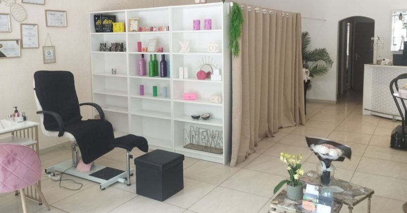 Beauté Des Mains Et Pose De Vernis Ou Américaine Couleur Antibes – Cannes OohN.com Special Offers, Deals & Discounts in France
