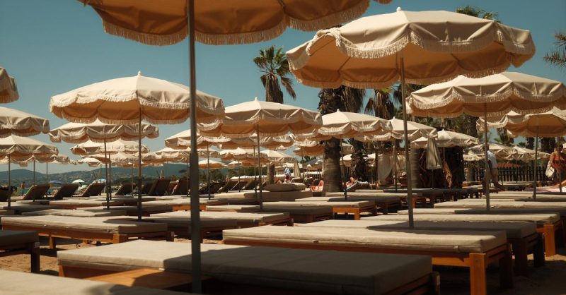 Bercés Par Le Murmure Des Vagues À Lalba Plage Fréjus Fréjus – Saint-Raphaël OohN.com Special Offers, Deals & Discounts in France
