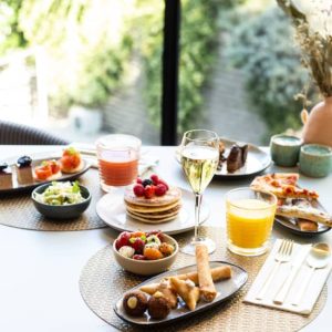 Brunch ensoleillé au Solis at Solis – Bar & Restaurant (Hôtel Renaissance), Paris, France OohN.com Special Offers, Deals & Discounts in France