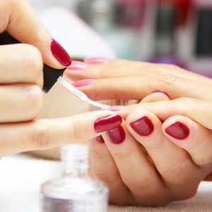 Éclat Et Douceur : Soin Pour Mains Avec Vernis Semi-Permanent Metz OohN.com Special Offers, Deals & Discounts in France