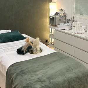 Éclat Instantané : Beauté Des Mains Flash Et Vernis Semi-Permanent Strasbourg OohN.com Special Offers, Deals & Discounts in France