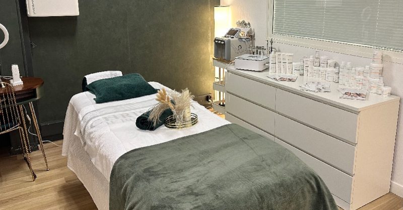 Éclat Instantané : Beauté Des Mains Flash Et Vernis Semi-Permanent Strasbourg OohN.com Special Offers, Deals & Discounts in France