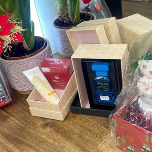 Forfait Coiffure Et Un Coffret Avec Parfum, Soins Et Maquillage Paris OohN.com Special Offers, Deals & Discounts in France