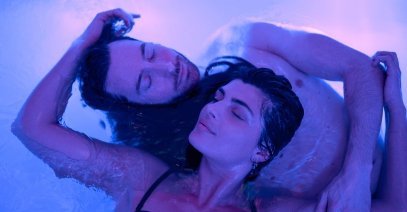Formule Duo Romance – Flottaison À Deux Avec Champagne Et Cadeaux La Défense – Nanterre OohN.com Special Offers, Deals & Discounts in France
