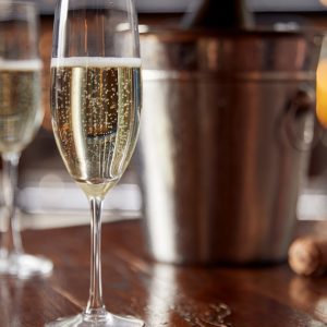 Jusquà 29% De Remise Sur Dégustation – Vins Chez Champagne Mater Et Filii Yvelines OohN.com Special Offers, Deals & Discounts in France