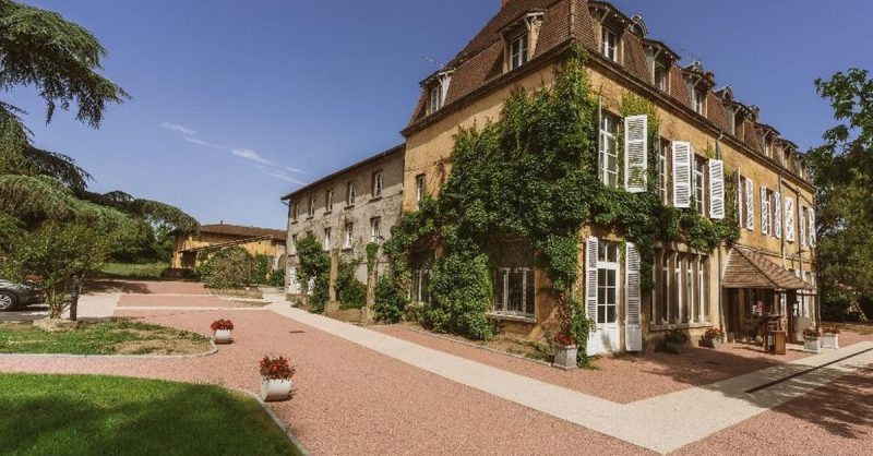 Jusquà 30% De Remise Sur Française Chez Le Chateau De La Barge Restaurant Lyon OohN.com Special Offers, Deals & Discounts in France