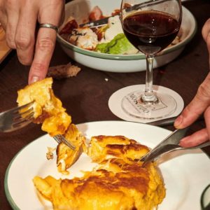 LA TABLE ESPAGNOLE N°1 LA RIOJA at Montijo Paris, Paris, France OohN.com Special Offers, Deals & Discounts in France