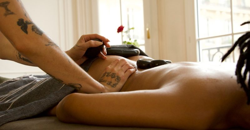 Massage Somatique Ou Massage À Lhuile Ou Massage Aux Pierres Chaudes Paris OohN.com Special Offers, Deals & Discounts in France 3