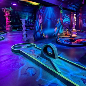Mini golf intérieur at Ocean12, Paris, France OohN.com Special Offers, Deals & Discounts in France