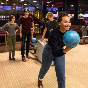 Piste De Bowling De 30 Ou 60 Min Chez Khub Arras Karting Lille OohN.com Special Offers, Deals & Discounts in France