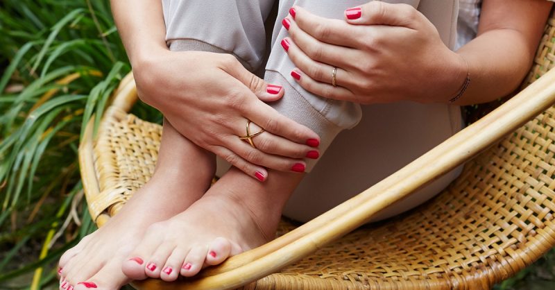 Pose De Vernis Semi-Permanent Sur Les Mains Ou Pieds, Couleur Au Choix Paris OohN.com Special Offers, Deals & Discounts in France