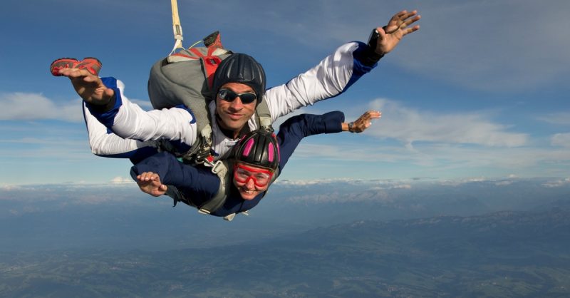 Saut En Parachute En Tandem Avec Go Jump Parachutisme Marseille OohN.com Special Offers, Deals & Discounts in France