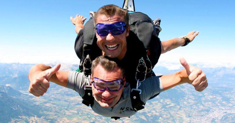 Saut En Parachute En Tandem Avec Remise De Diplôme – 109 Parachutisme Lyon OohN.com Special Offers, Deals & Discounts in France