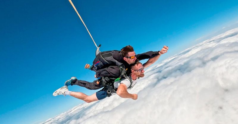 Saut En Parachute En Tandem Avec Skydive Mimizan Limoges OohN.com Special Offers, Deals & Discounts in France 3