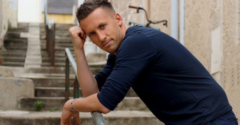 Shooting Pour Réseau Homme By Shooting Flash Studio Paca Marseille OohN.com Special Offers, Deals & Discounts in France