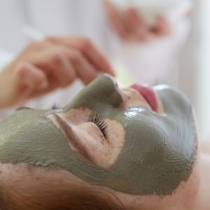 Soin Du Visage Anti-Âge Au Choix Au Centre De Beauté Caroline G Aix-en-Provence OohN.com Special Offers, Deals & Discounts in France