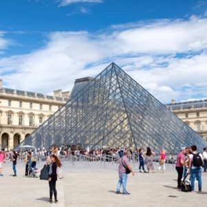 Vivez une expérience inoubliable avec une enquête grandeur nature animée par deux comédiens, dans le quartier du Louvre ! at Porte des Lions, Paris, France OohN.com Special Offers, Deals & Discounts in France
